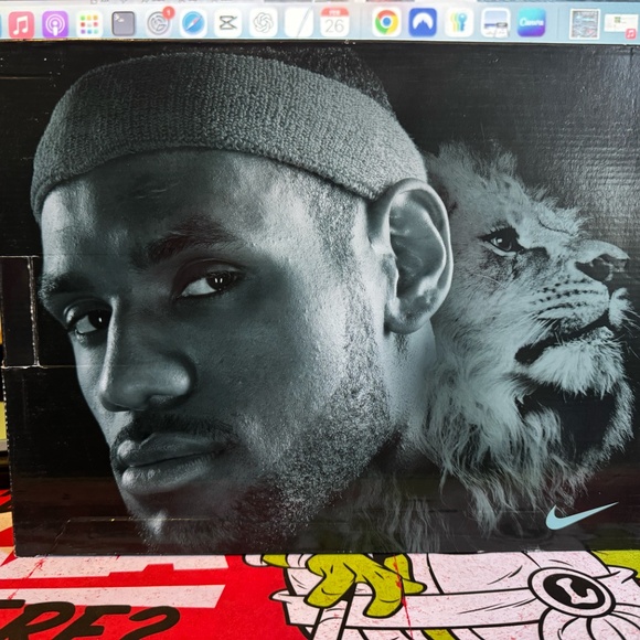 LeBron 8 V/2 ‘Christmas’ – 2011 Holiday Classic, Not a Retro - Picture 2 of 6